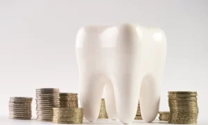 綾瀬（葛飾区）の歯医者、メリー歯科でセラミック矯正を後悔する理由とは？メリット・デメリットを解説